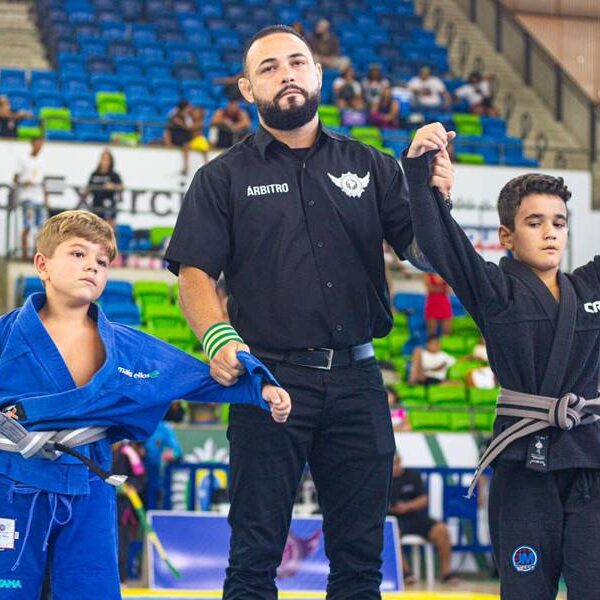 Atleta de 7 anos da CRUZ BJJ/Chão Explosivo em Leopoldina é campeão do Pan-Americano de Jiu-Jitsu