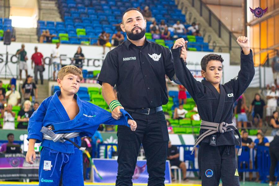 Atleta de 7 anos da CRUZ BJJ/Chão Explosivo em Leopoldina é campeão do Pan-Americano de Jiu-Jitsu