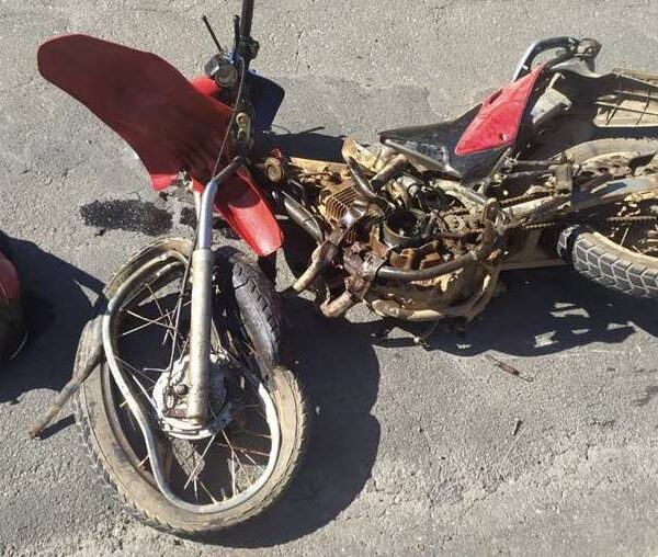 Grave acidente entre carro e moto deixa um morto na BR-267 em Argirita
