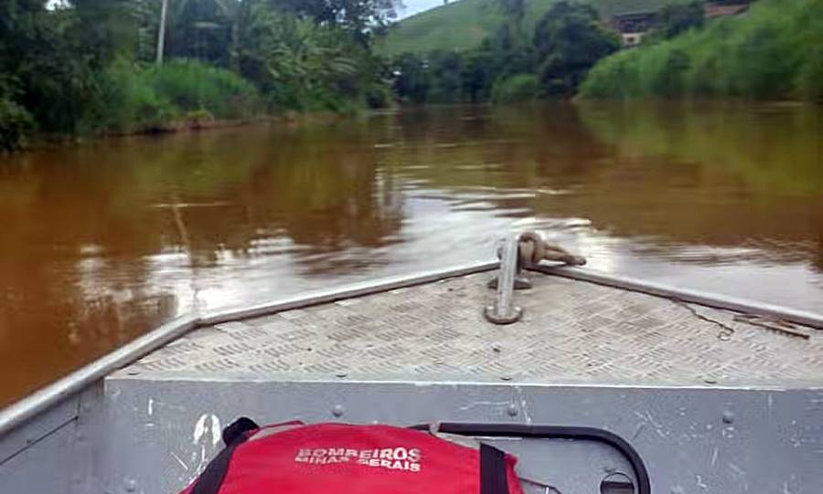Bombeiros fazem buscas por homem arrastado por correnteza em Miradouro