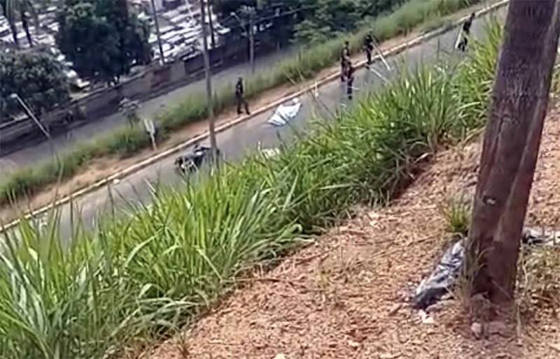 Mulher morre ao cair de moto no morro do Presídio de Cataguases