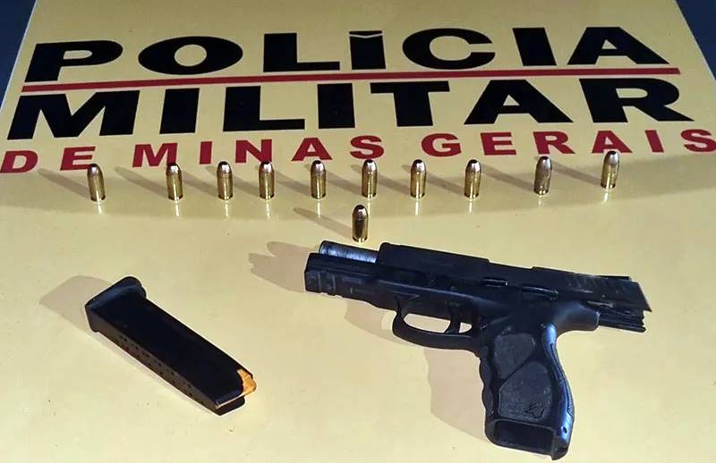 Polícia Militar Rodoviária apreende arma de fogo de uso restrito em Cataguases