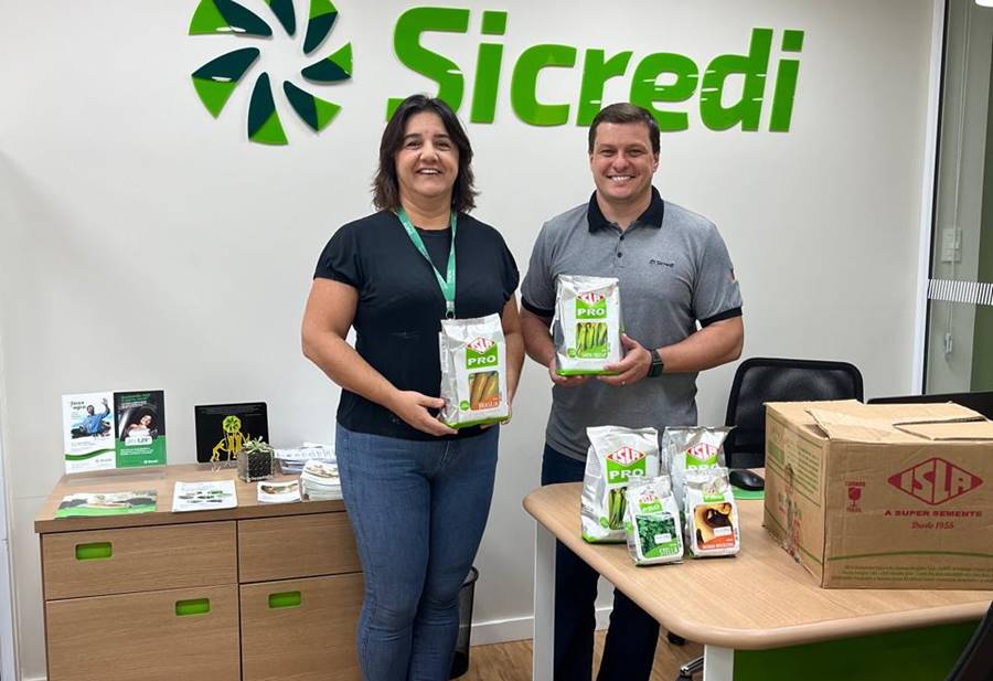 Emater em Argirita recebe sementes de hortaliças doadas pelo Sicredi para agricultura familiar