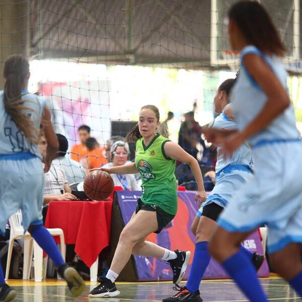 Etapa microrregional do JEMG reúne estudantes de 8 municípios em Leopoldina