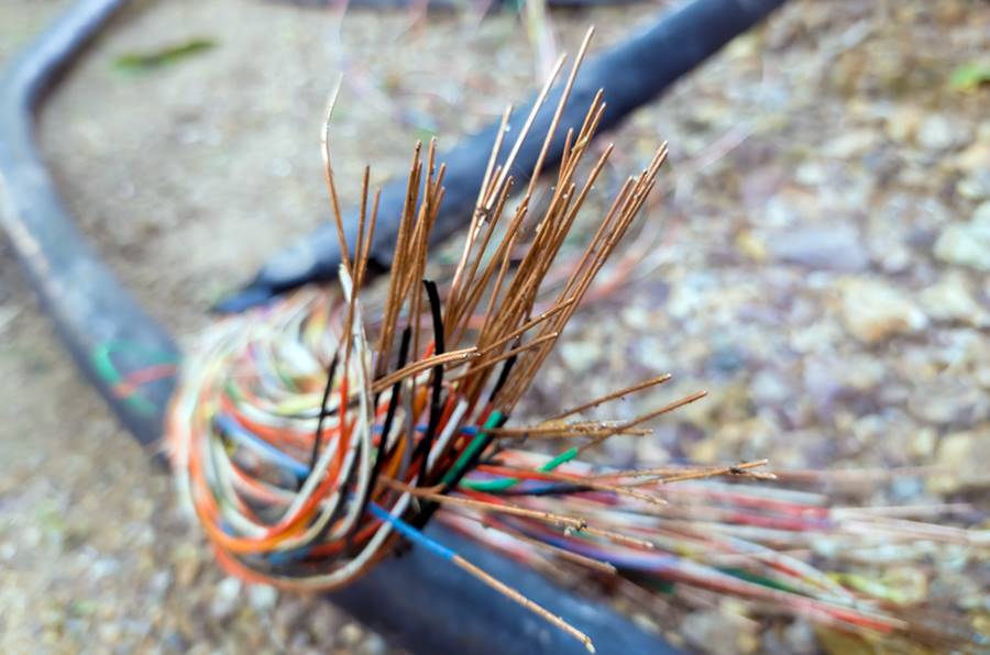 Criminosos furtam 70 metros de cabos de telefonia e internet em Leopoldina