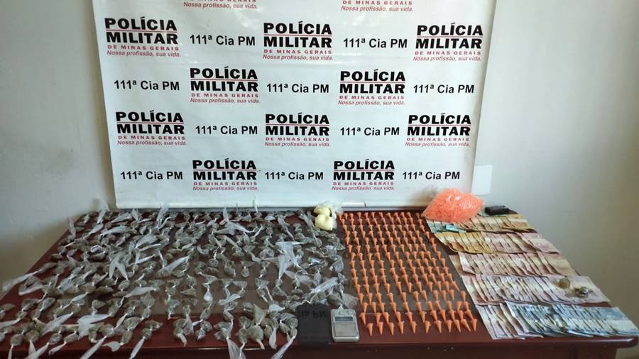 PM apreende drogas e prende suspeito em Visconde do Rio Branco