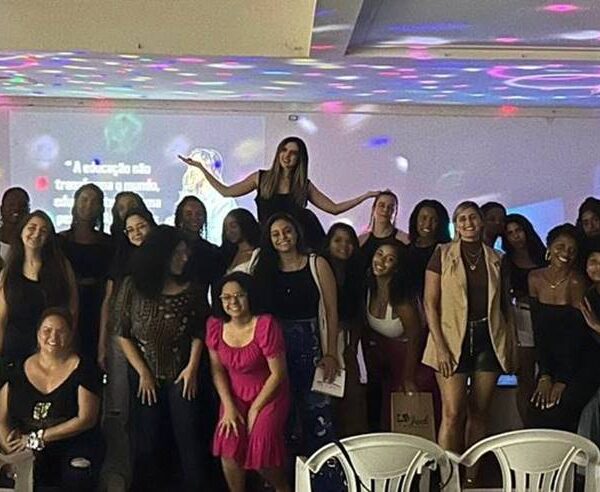 Aulão Beneficente promovido por professora de Leopoldina reúne mais de 50 alunos no Clube do Moinho