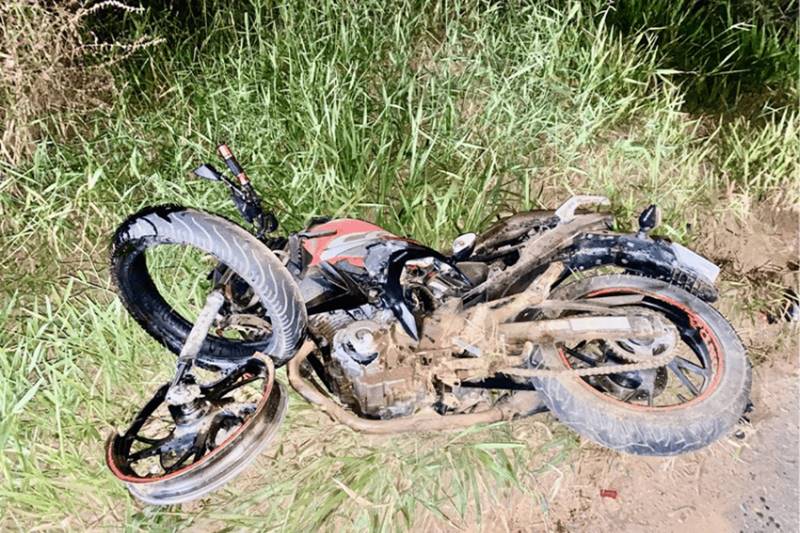 Dois homens ficam gravemente feridos após colisão entre motos em Muriaé