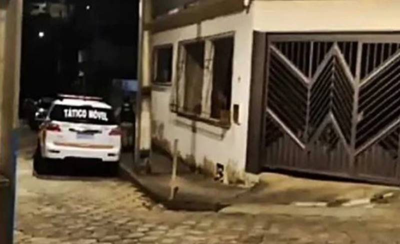 Idosa morre e filho é preso por vilipêndio de cadáver e omissão de socorro em Laranjal