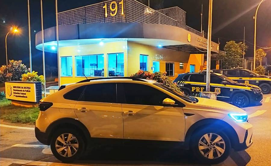 Carro roubado há 15 dias no Rio de Janeiro é recuperado pela PRF em Leopoldina