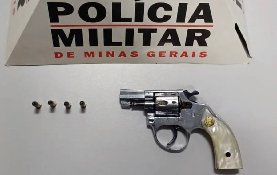 PM apreende arma de fogo durante patrulhamento em Além Paraíba