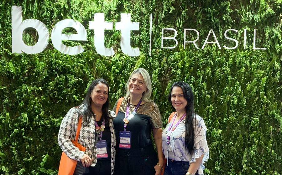 Gestoras do GR8! English Support, de Leopoldina, participam do maior evento de tecnologia e educação da América Latina