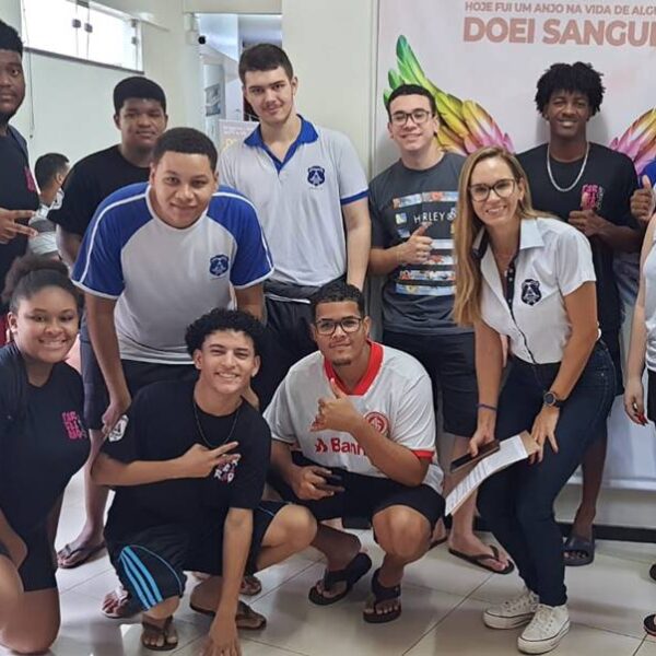 Alunos da Escola Estadual Professor Botelho Reis dão exemplo de solidariedade e doam sangue em Leopoldina