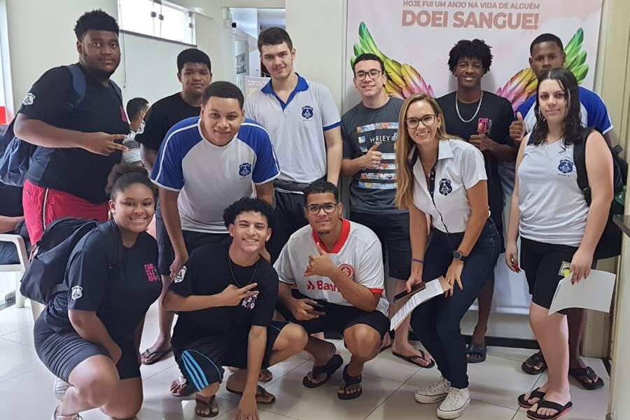 Alunos da Escola Estadual Professor Botelho Reis dão exemplo de solidariedade e doam sangue em Leopoldina