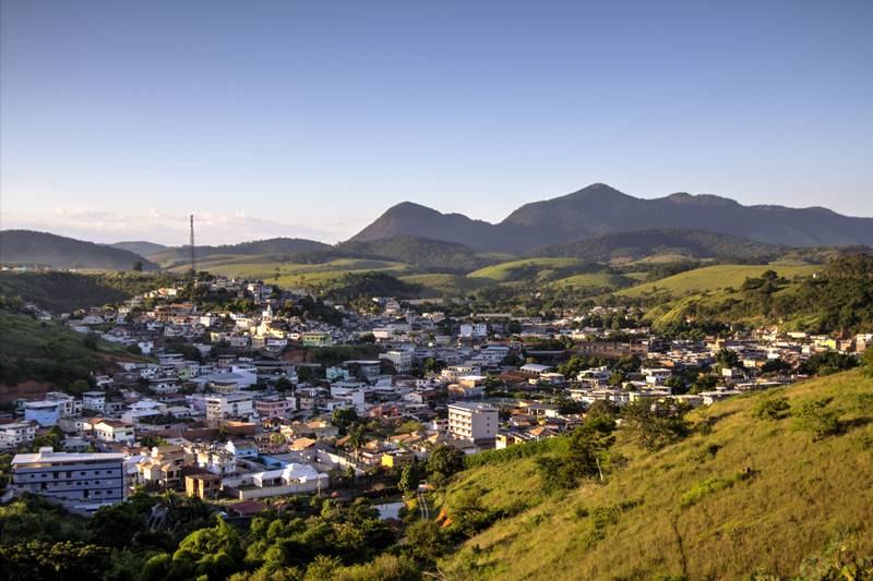 Idoso é preso por oferecer R$ 5 para criança sentar no colo dele em Pirapetinga
