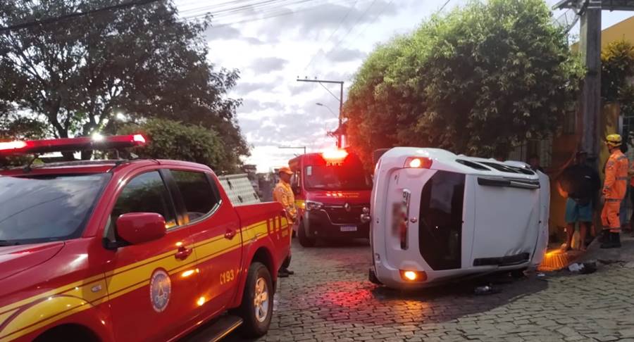 Motorista capota veículo após passar mal no volante no São Cristóvão em Leopoldina