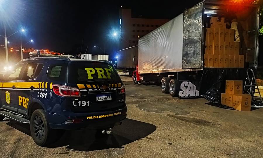 Carga de cigarros avaliada em R$ 1,5 milhão é apreendida pela PRF em Muriaé