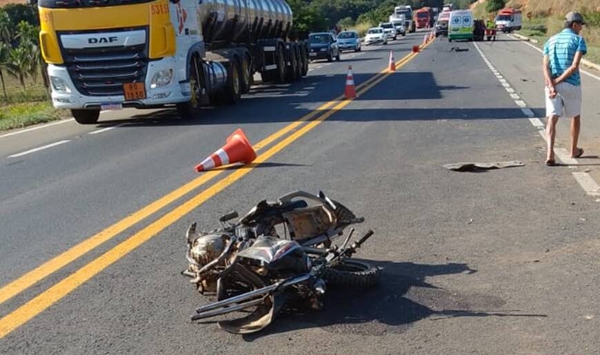 Três pessoas morrem em acidente entre moto e automóvel próximo ao trevo de Recreio na BR-116