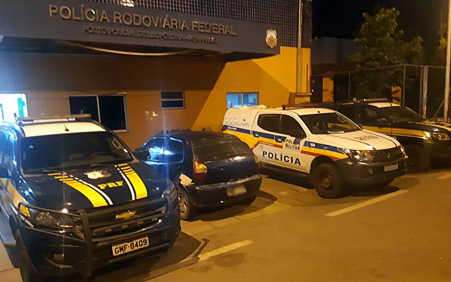 Dois são presos com mil pinos de cocaína durante abordagem na BR-116 em Leopoldina