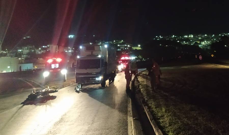 Acidente próximo ao trevo do Pórtico deixa motociclista morto em Leopoldina