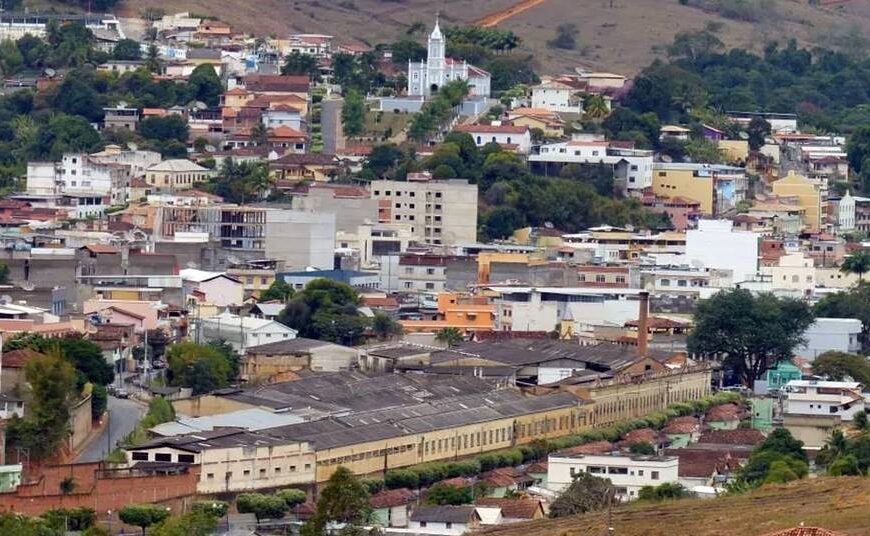 Ladrões arrombam cofres e levam R$ 130 mil de supermercado em São João Nepomuceno