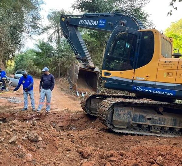 Leopoldina inicia asfaltamento da estrada rural que dá acesso ao Arraial dos Montes