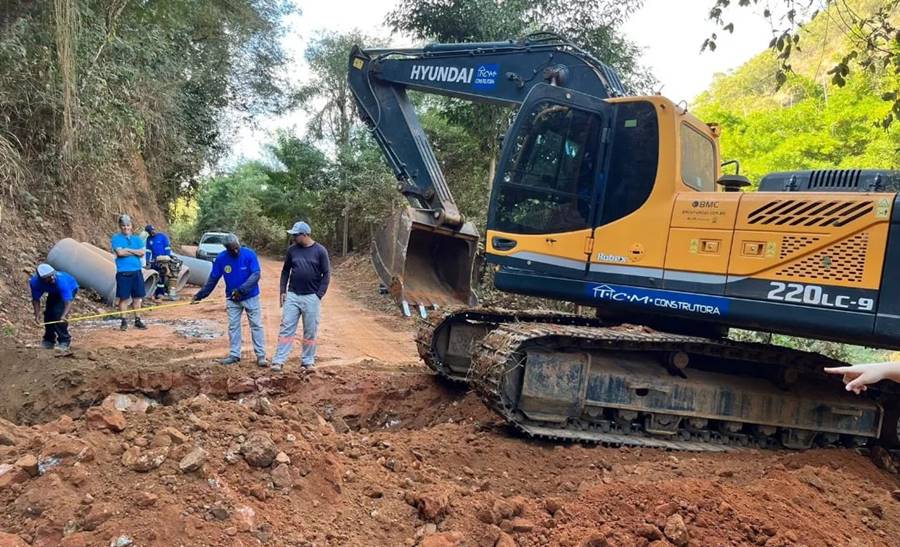 Leopoldina inicia asfaltamento da estrada rural que dá acesso ao Arraial dos Montes