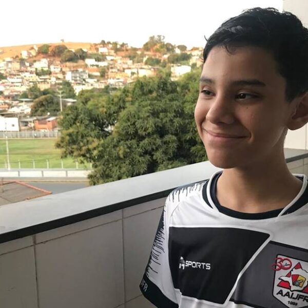 Leopoldinense de 12 anos, deficiente visual, participa do Jemg em Governador Valadares