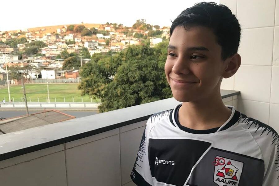 Leopoldinense de 12 anos, deficiente visual, participa do Jemg em Governador Valadares