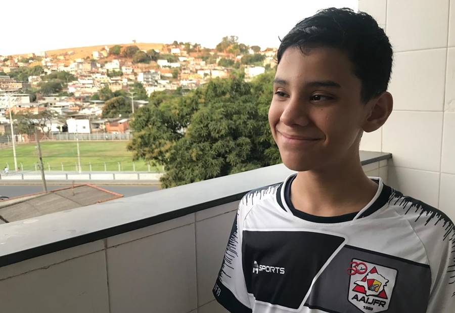 Leopoldinense de 12 anos, deficiente visual, participa do Jemg em Governador Valadares