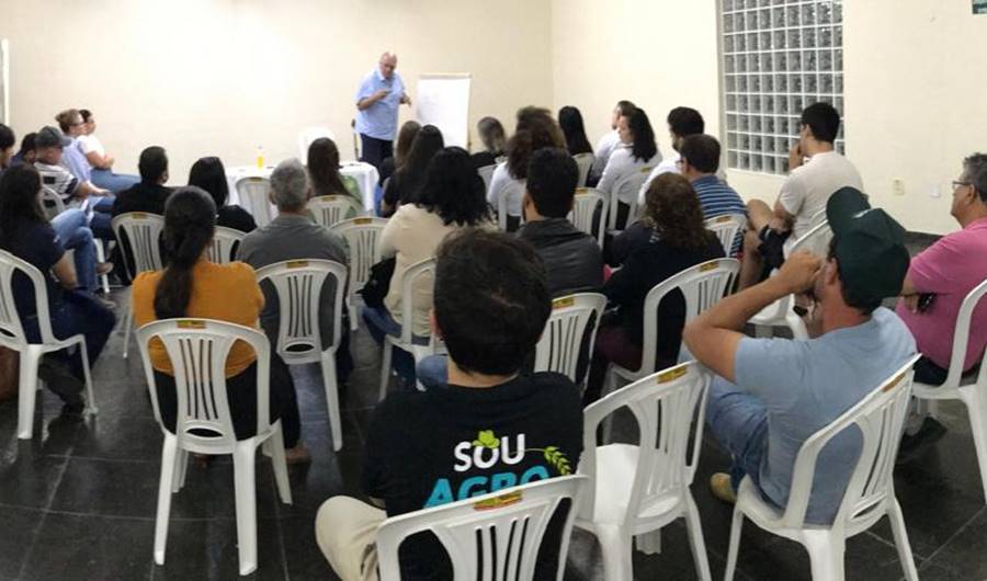 Pecuarista Evandro Guimarães incentiva produtores de leite de Leopoldina e região investirem na melhoria genética do rebanho