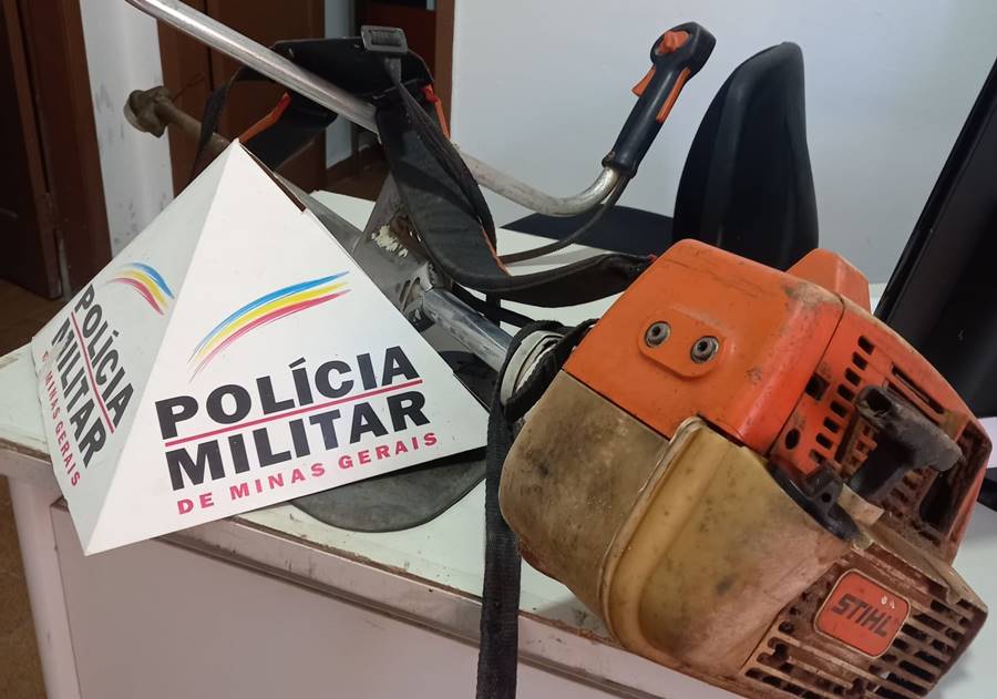 Trio é preso suspeito de furtar roçadeira e bebidas em Argirita