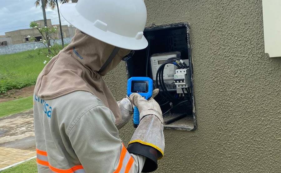 Energia furtada no primeiro semestre deste ano seria suficiente para abastecer cerca de 4.200 famílias