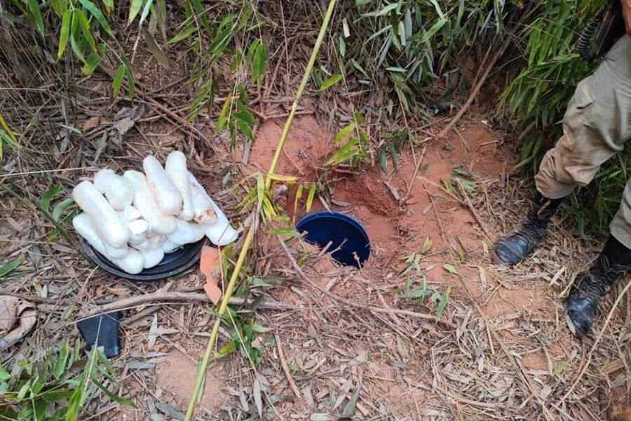 Cerca de 40 mil papelotes de cocaína são encontrados enterrados em Muriaé
