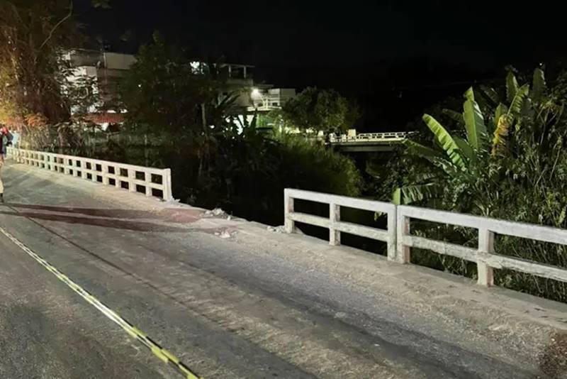 Carro bate em ponte, cai no rio e condutor morre em Tocantins