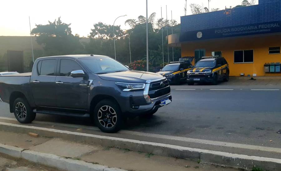 Caminhonete avaliada em R$ 250 mil e furtada no RJ é recuperada pela PRF em Leopoldina