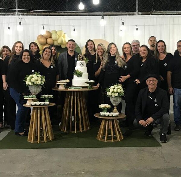 Escola Estadual Omar Resende Peres em Leopoldina comemora 65 anos