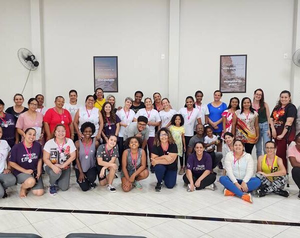 Igreja Metodista Wesleyana de Leopoldina reúne mulheres para ação de conscientização