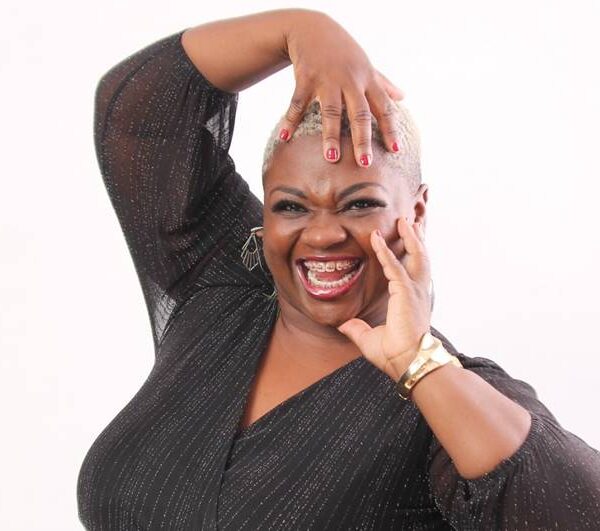 Leopoldinense Janaína Gentil conquista 1° lugar do Festival Nacional da Canção na modalidade online