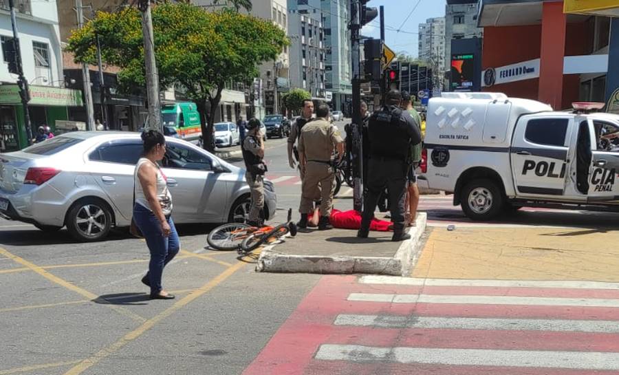 Réu tenta fugir de bicicleta e é alcançado por policiais no Centro de Muriaé