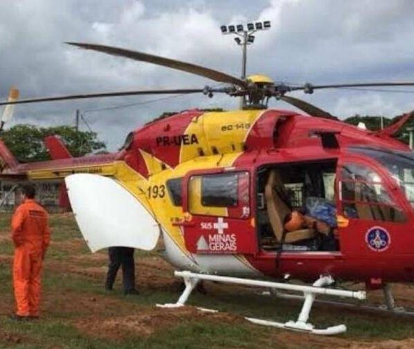 Helicóptero dos bombeiros que fazia buscas por avião acidentado cai em Ouro Preto; 6 pessoas morreram
