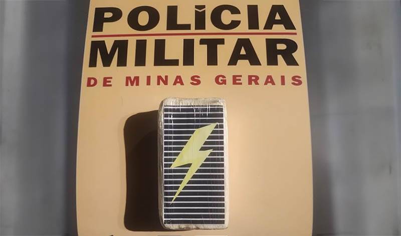 Mulher é presa com pasta base de cocaína avaliada em R$ 120 mil em Além Paraíba