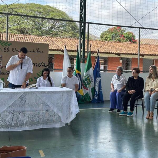 E. E. Omar Resende Peres inaugura Galeria de Diretores e promove ações na Semana Nacional do Trânsito