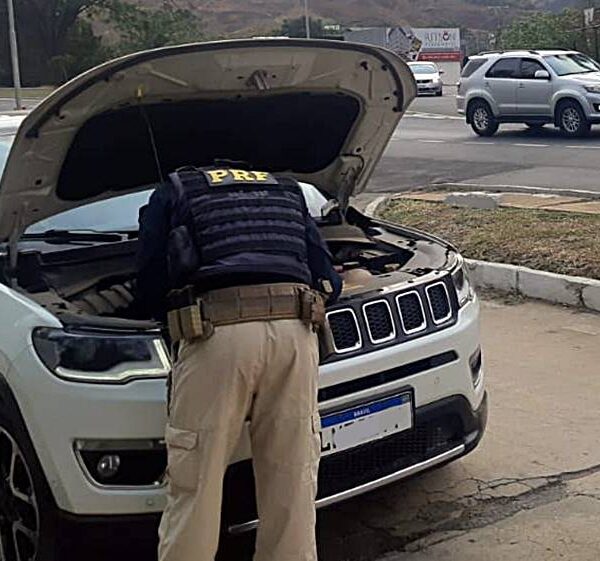 Abordagem da PRF em Leopoldina recupera Jeep roubado no Rio de Janeiro