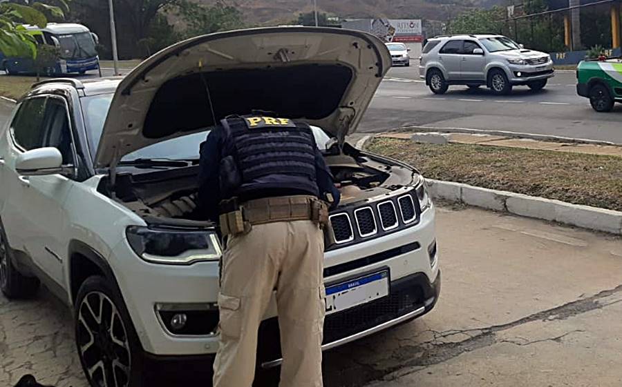 Abordagem da PRF em Leopoldina recupera Jeep roubado no Rio de Janeiro