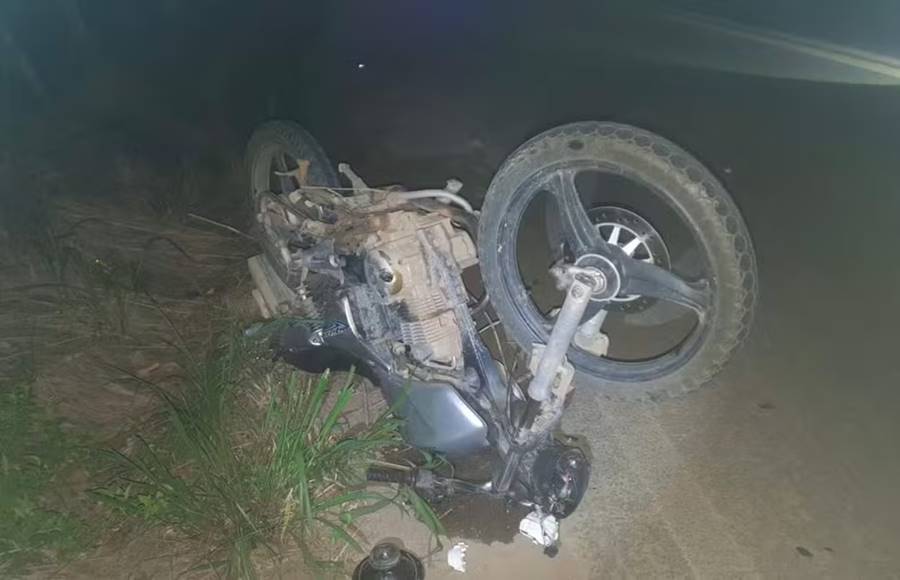 Batida entre motos deixa motociclista morto na MGC-120 em Ubá; vítima não foi identificada
