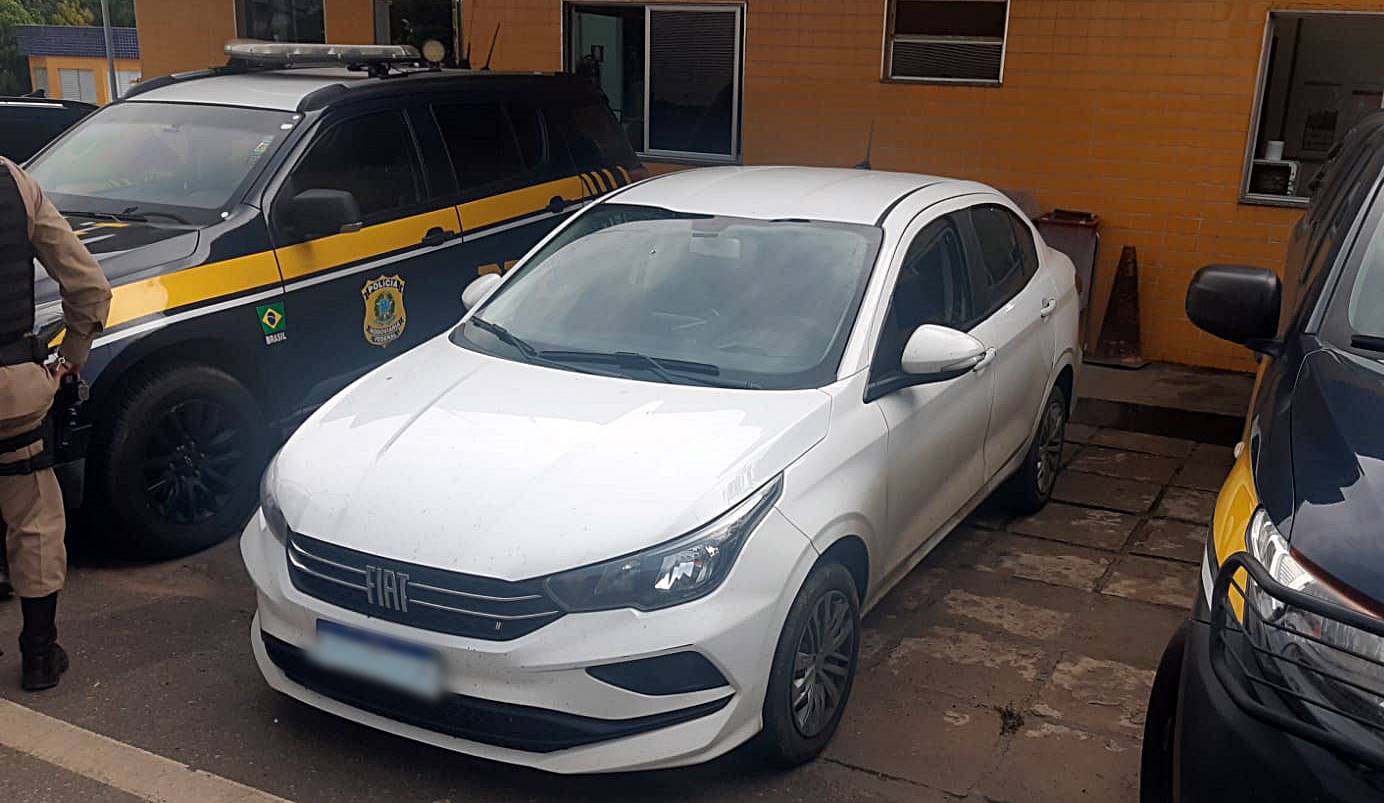 Trio é preso por suspeita de ameaça, receptação e posse de drogas em Leopoldina