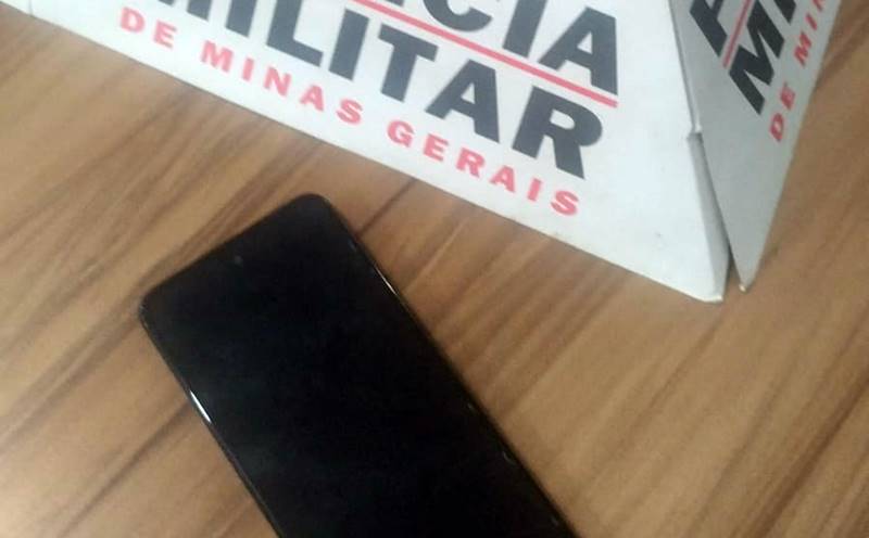 Jovem é preso por suspeita de receptação de celular roubado em Cataguases