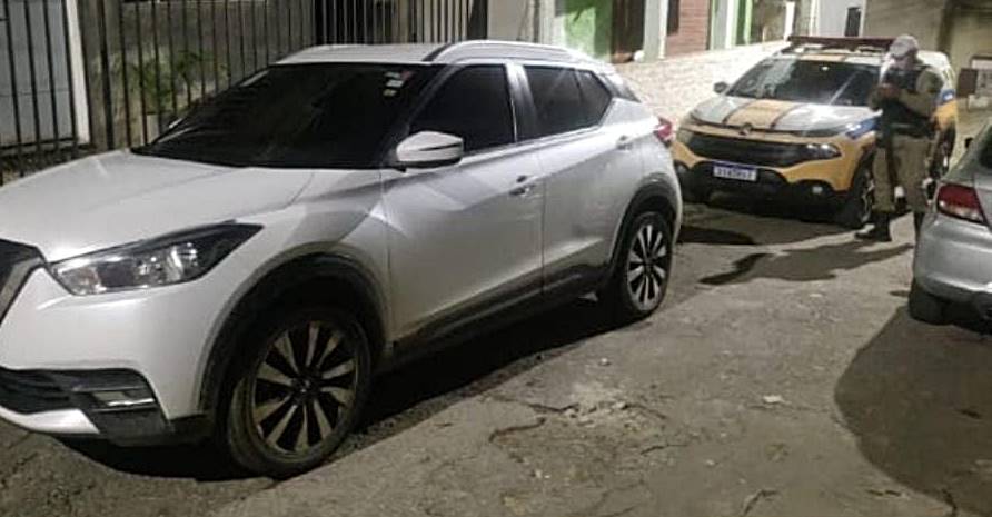 Veículo roubado durante sequestro é recuperado pela Polícia Militar Rodoviária em Além Paraíba
