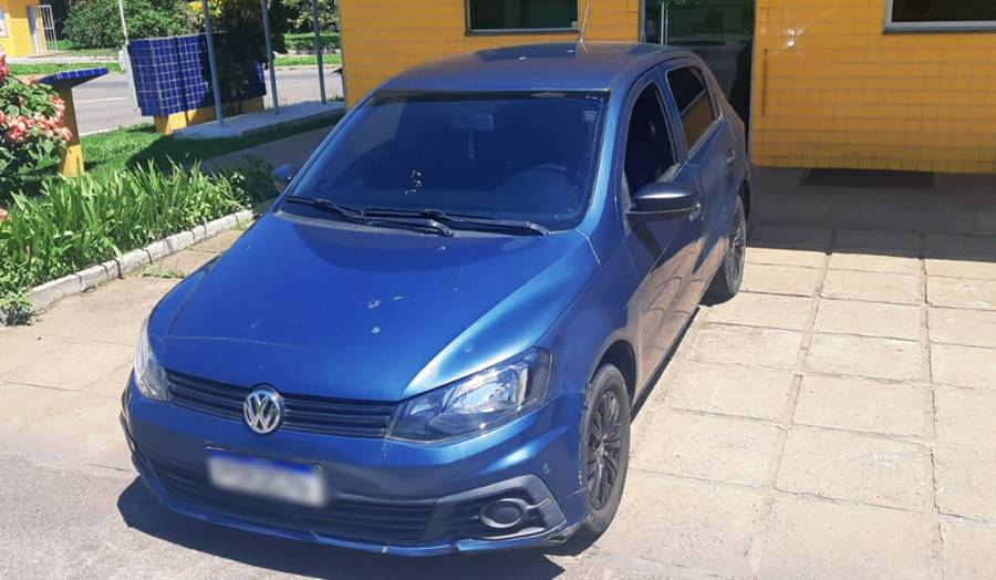 Carro roubado no Rio de Janeiro é recuperado pela PRF em Leopoldina